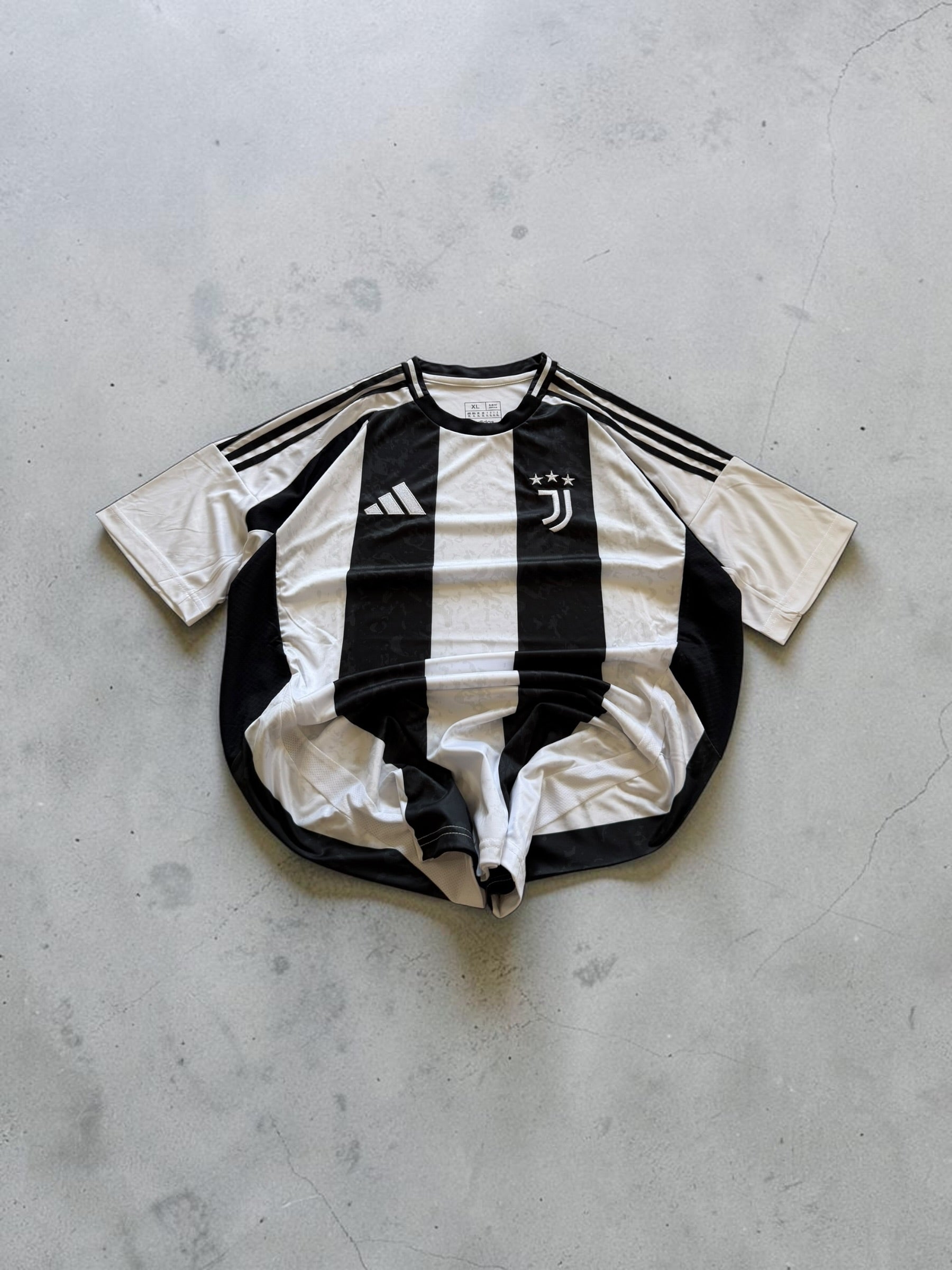 Adidas Juventus Jersey- XL